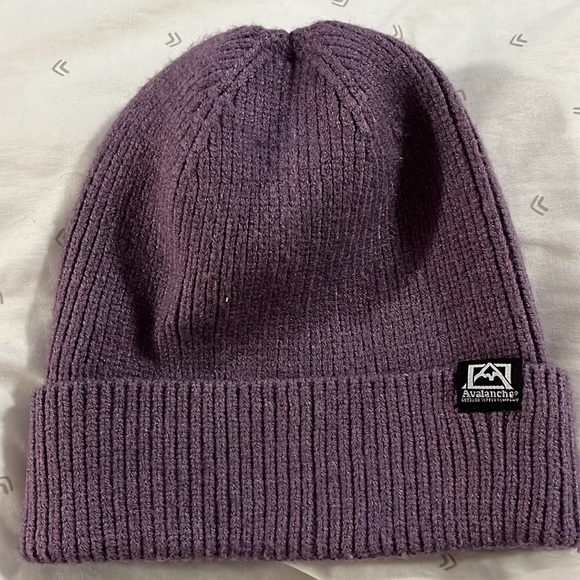 3 Winter beanies - Picture 4 of 4